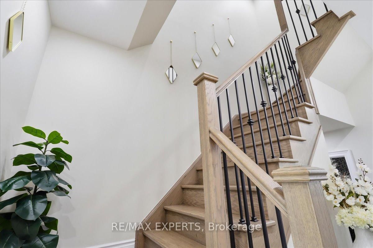 68 Lorne Thomas Place • New Tecumseth, ON photo 22