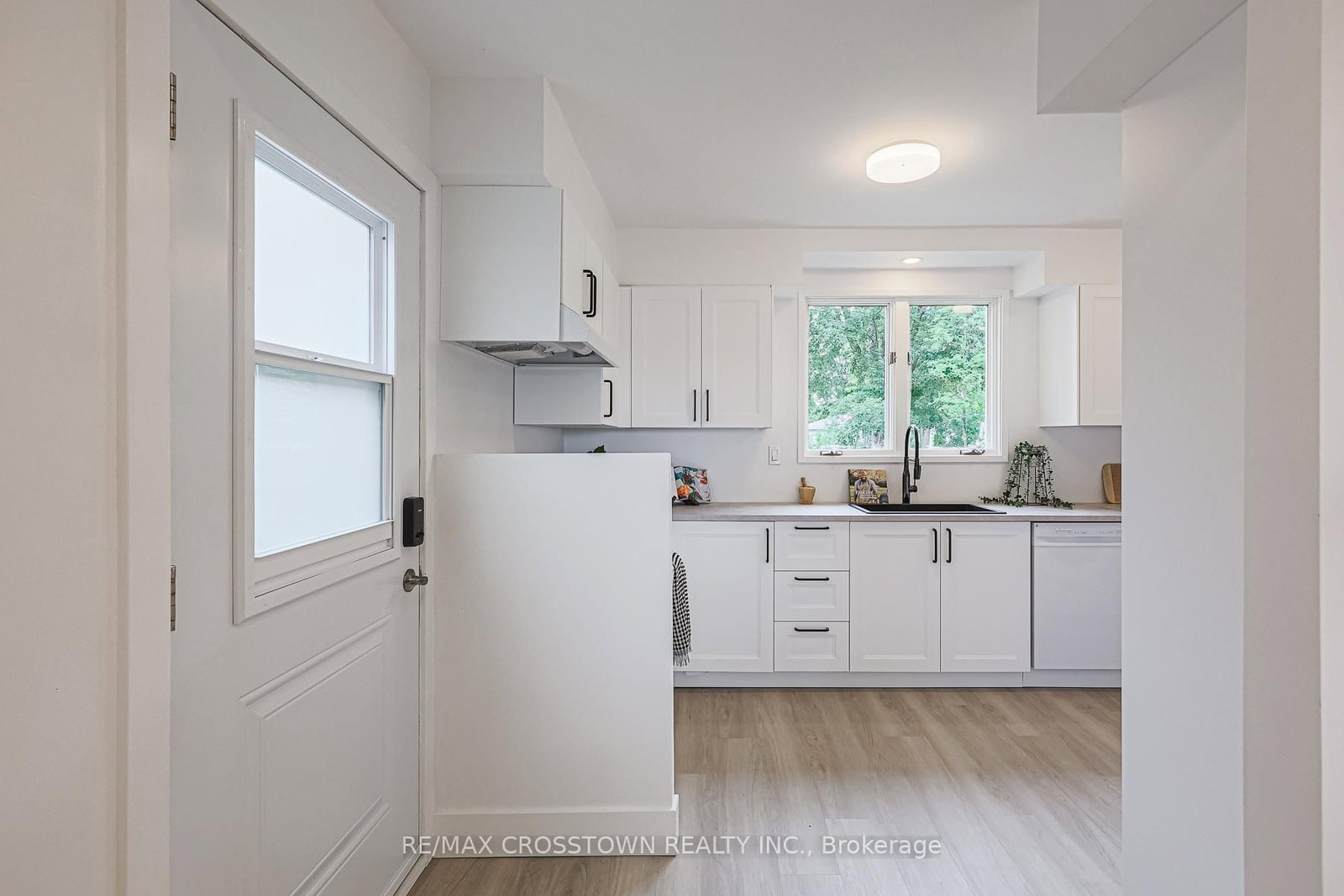 128 Moores Beach Road • Georgina, ON photo 8
