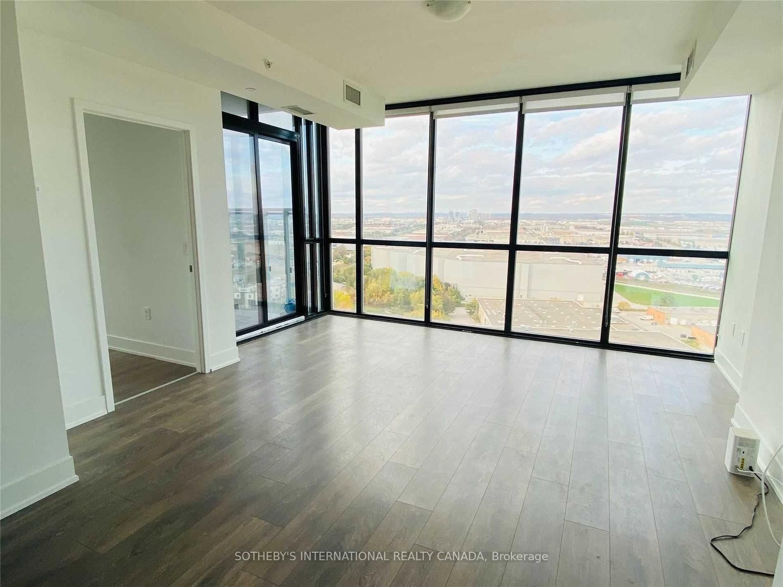 2916 Hwy 7 • Vaughan, ON photo 2