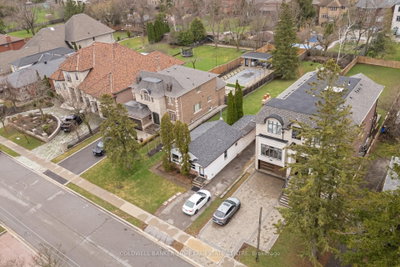 99 Spruce Avenue • Richmond Hill, ON photo 2