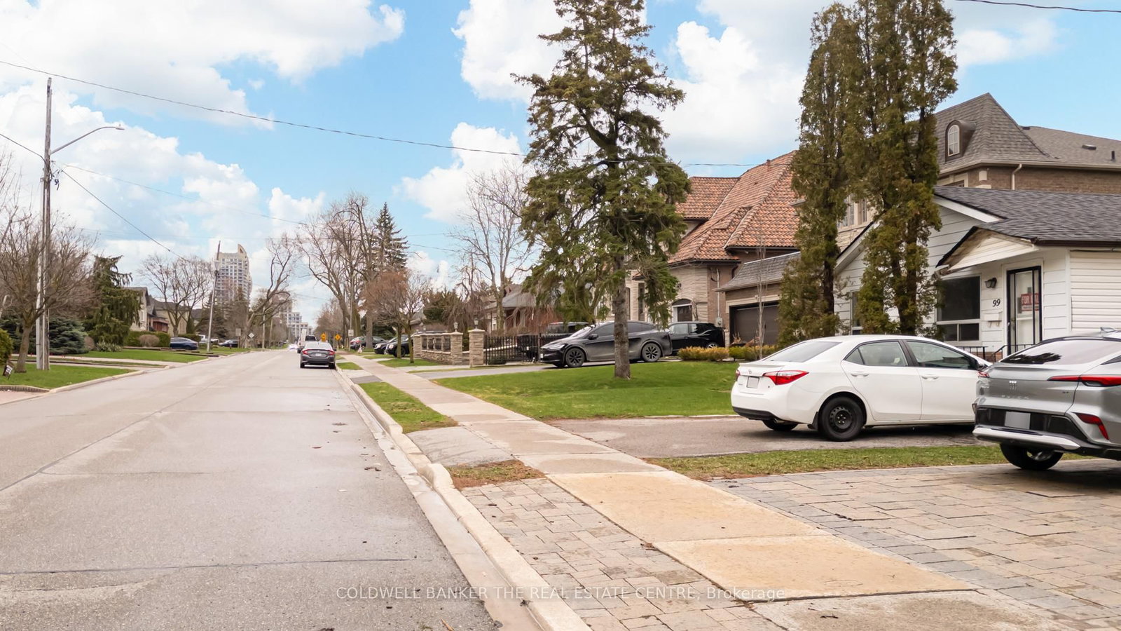 99 Spruce Avenue • Richmond Hill, ON photo 3