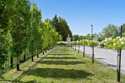 731 Woodland Acres Crescent • Vaughan, ON photo 4