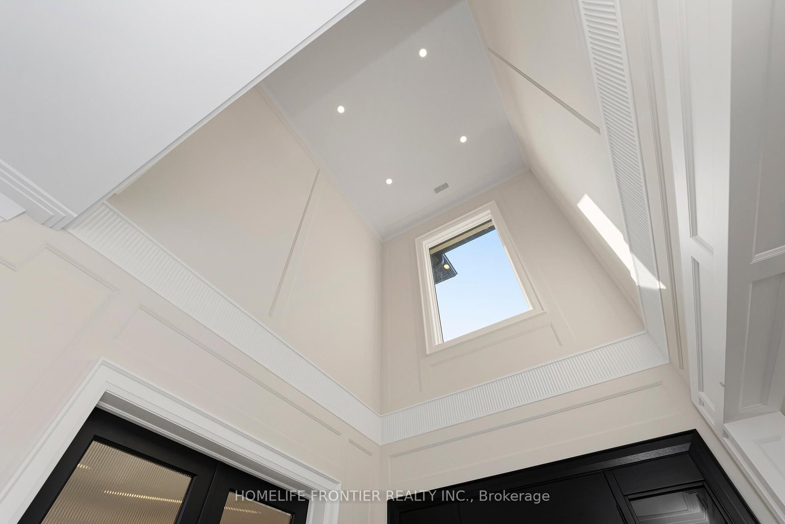 731 Woodland Acres Crescent • Vaughan, ON photo 7