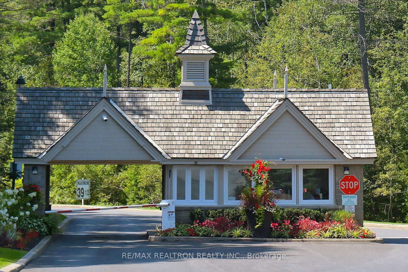 462 Beacon Hall Drive • Aurora, ON photo 39
