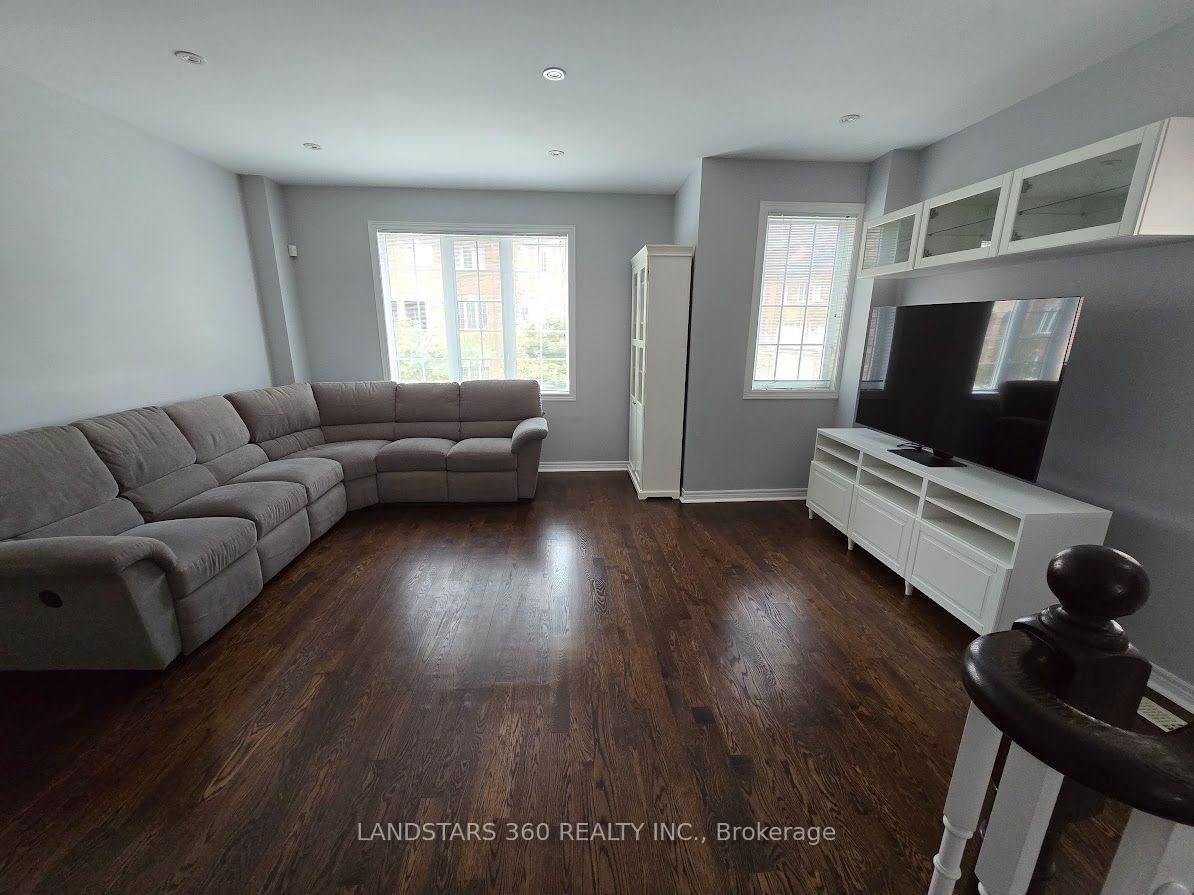 19 Azalea Gate Way • Markham, ON photo 16