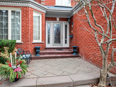 92 Braeside Square • Markham, ON photo 2
