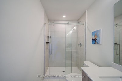 2 David Eyer Road E • #829 • Richmond Hill, ON photo 9