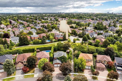 43 Topham Crescent • Richmond Hill, ON photo 4
