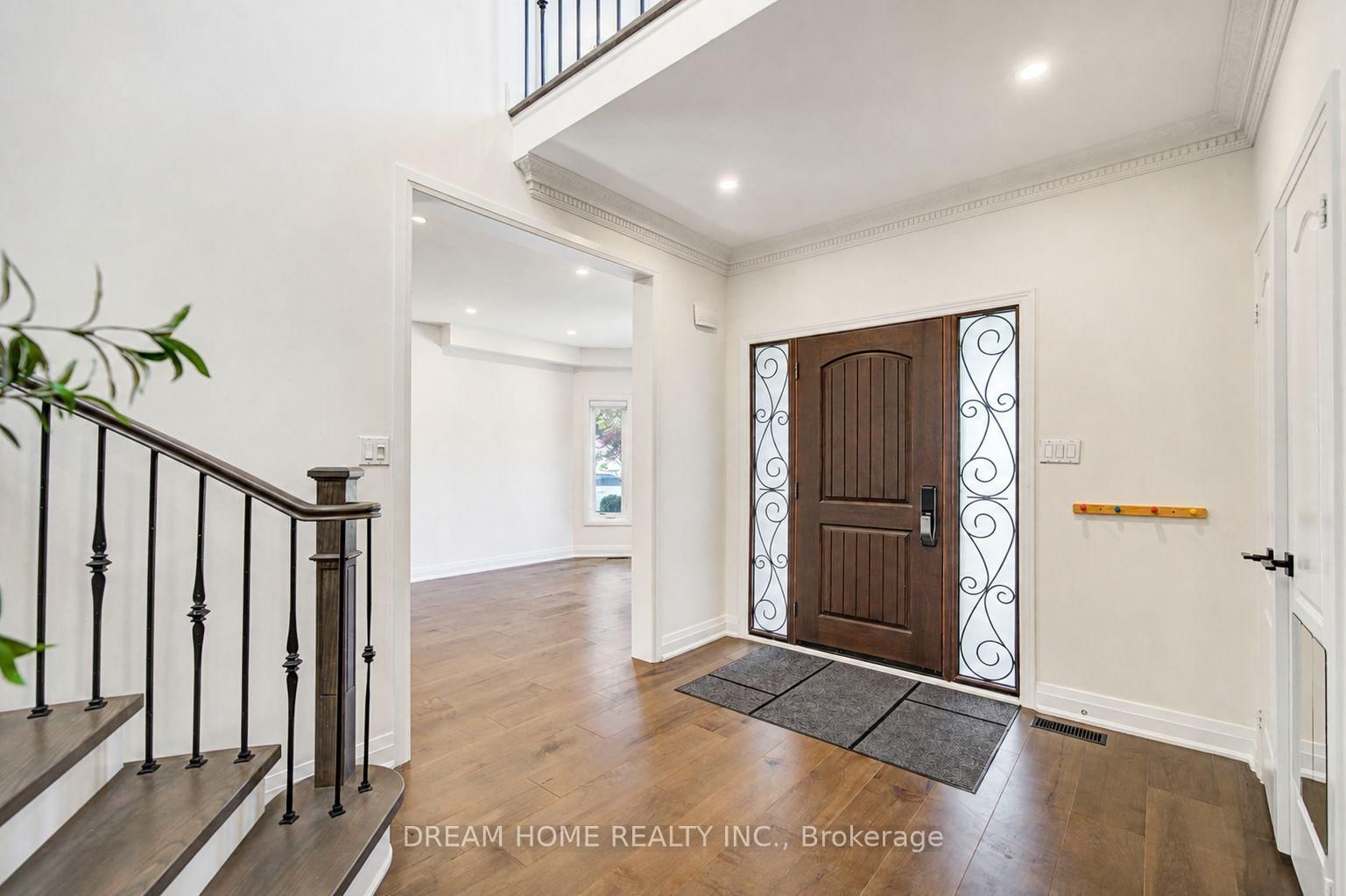 5 Silk Court • Richmond Hill, ON photo 4