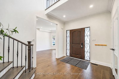 5 Silk Court • Richmond Hill, ON photo 4