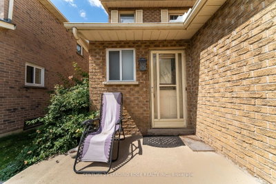 56 Sunshine Drive • Richmond Hill, ON photo 3