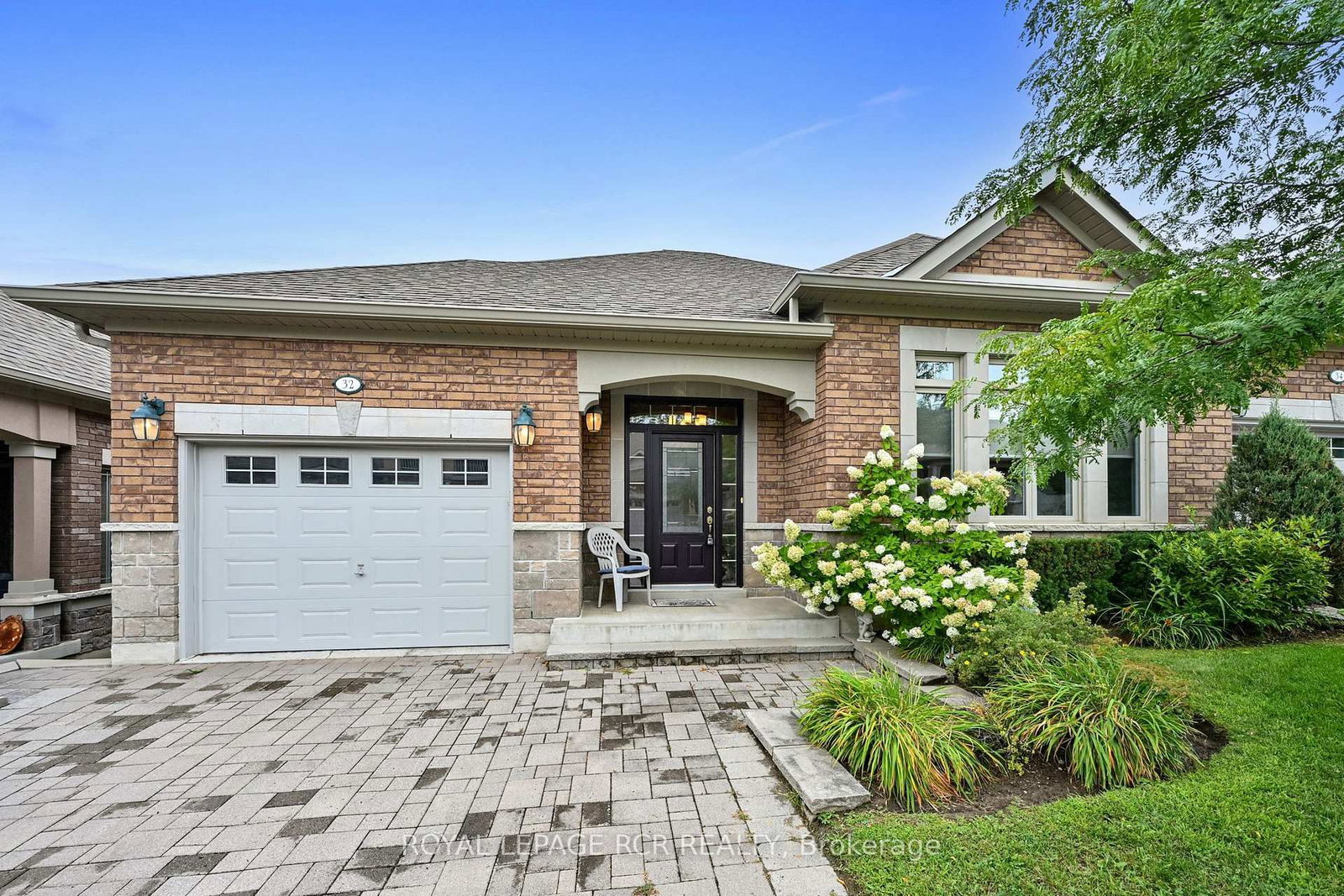 32 Hillcrest Drive • New Tecumseth, ON photo 2