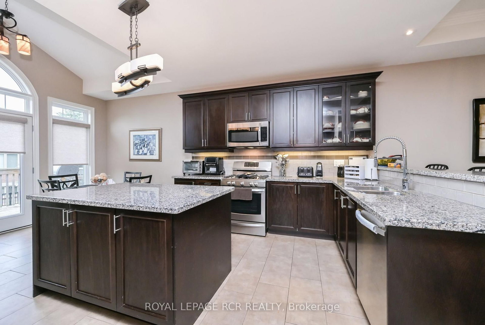 32 Hillcrest Drive • New Tecumseth, ON photo 5