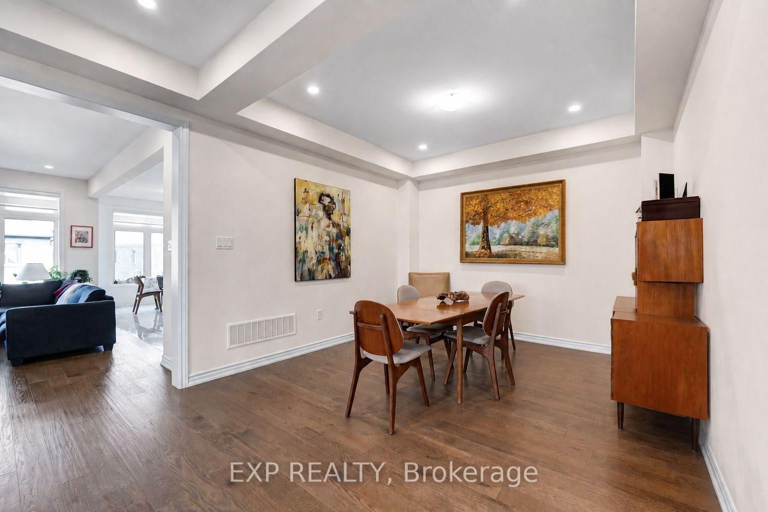 50 Kentledge Avenue N • East Gwillimbury, ON photo 3