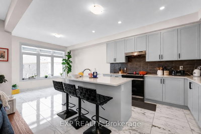 50 Kentledge Avenue N • East Gwillimbury, ON photo 9