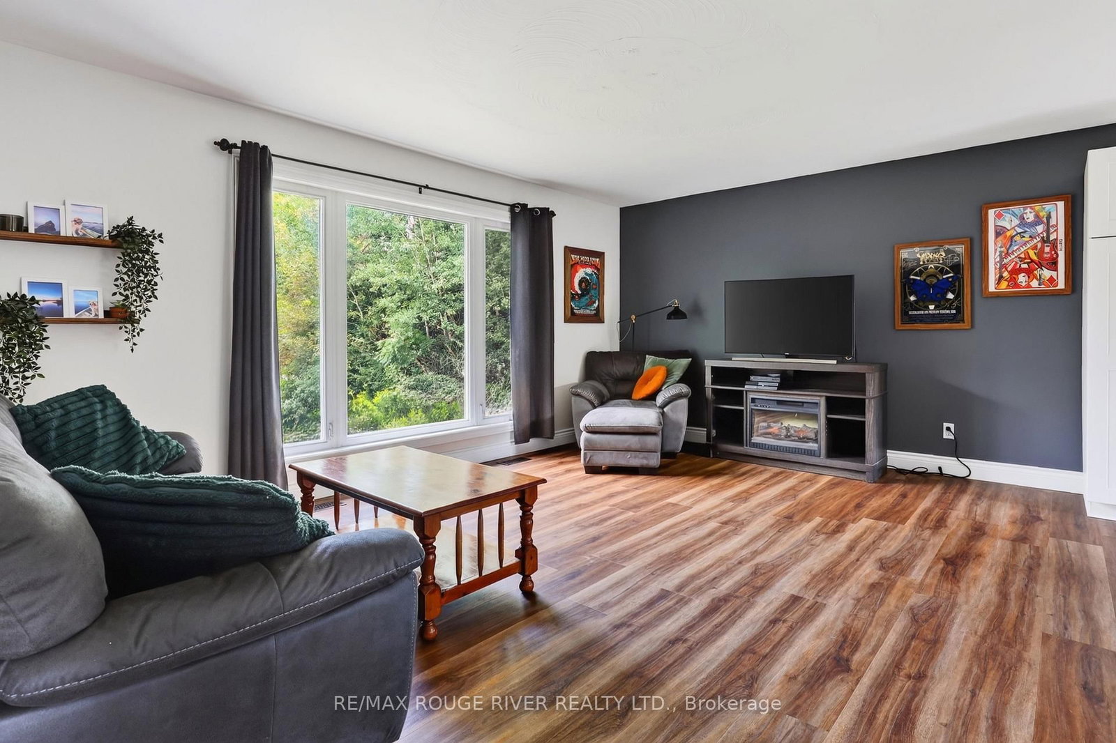 33 Creek Drive • Georgina, ON photo 2