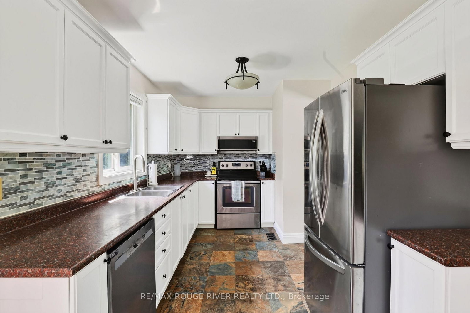 33 Creek Drive • Georgina, ON photo 4