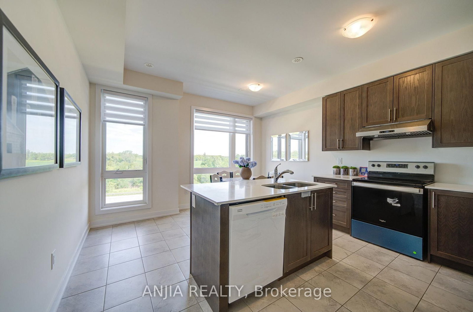 83 Mikayla Lane • Markham, ON photo 3