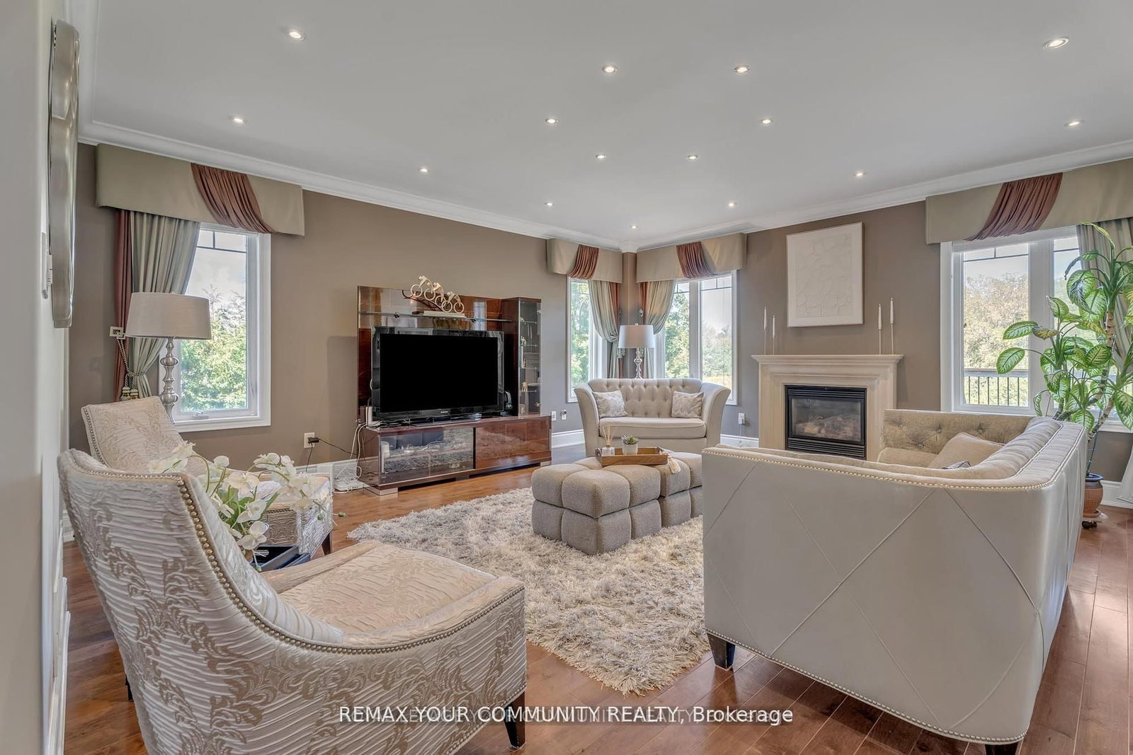 35 Vandervoort Drive • Richmond Hill, ON photo 12