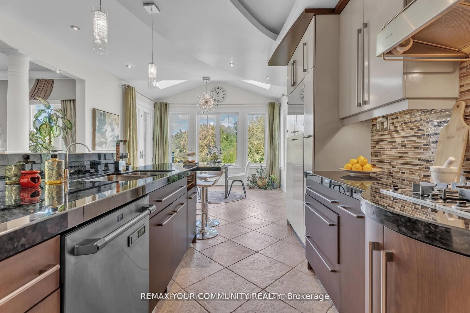 35 Vandervoort Drive • Richmond Hill, ON photo 14