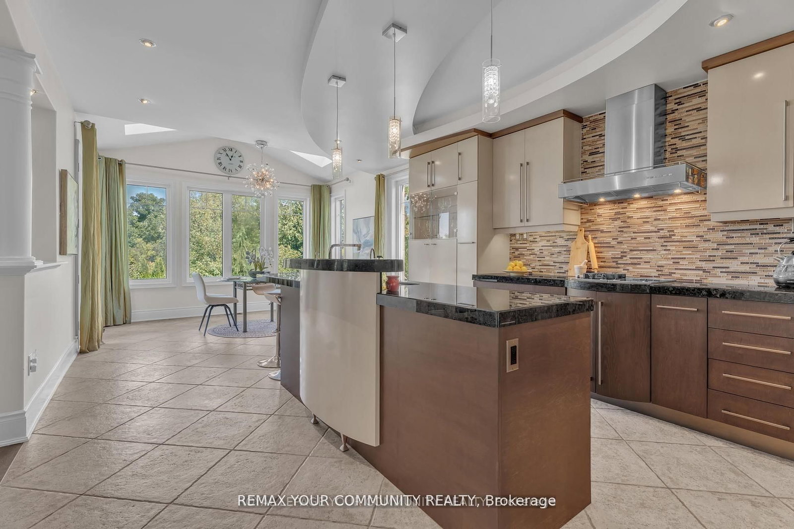 35 Vandervoort Drive • Richmond Hill, ON photo 15