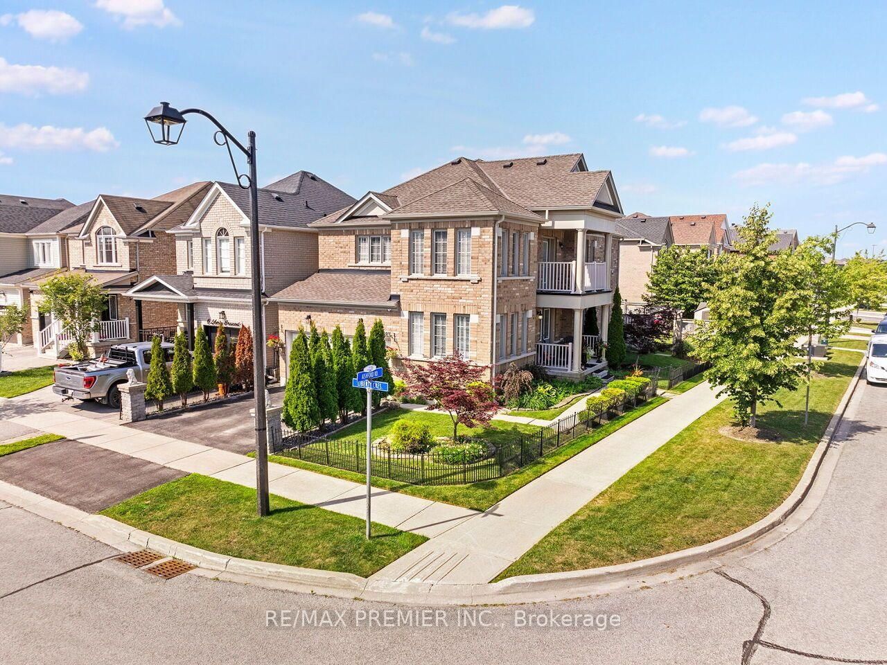183 Aishford Road • Bradford West Gwillimbury, ON photo 2