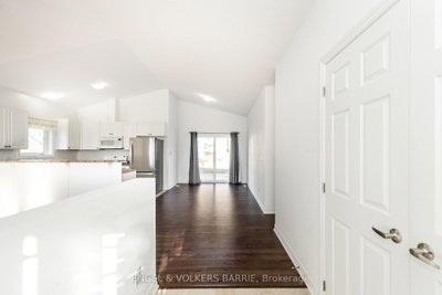38 Linden Lane • Innisfil, ON photo 3