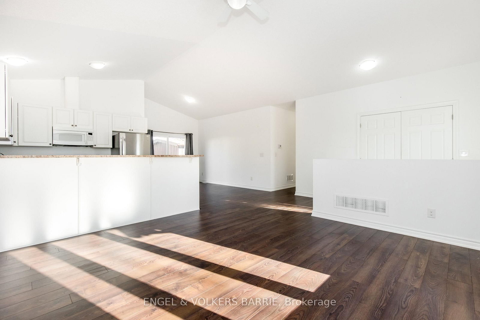 38 Linden Lane • Innisfil, ON photo 9