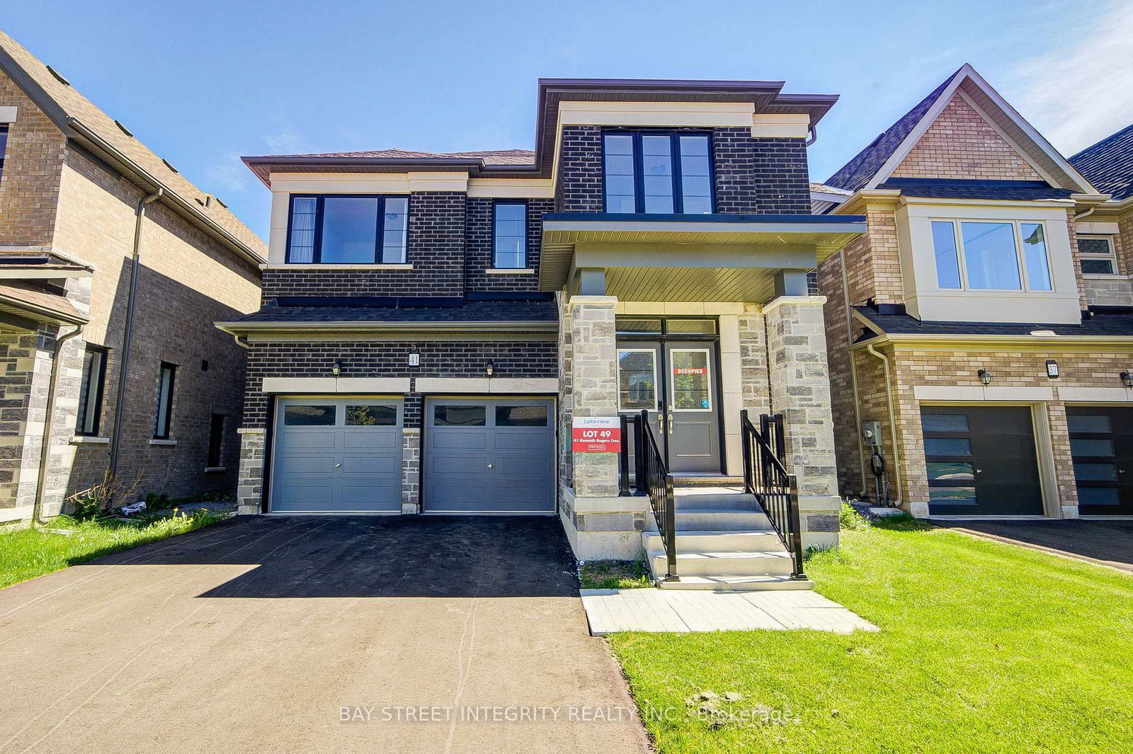 41 Kenneth Rogers Crescent • East Gwillimbury, ON photo 2
