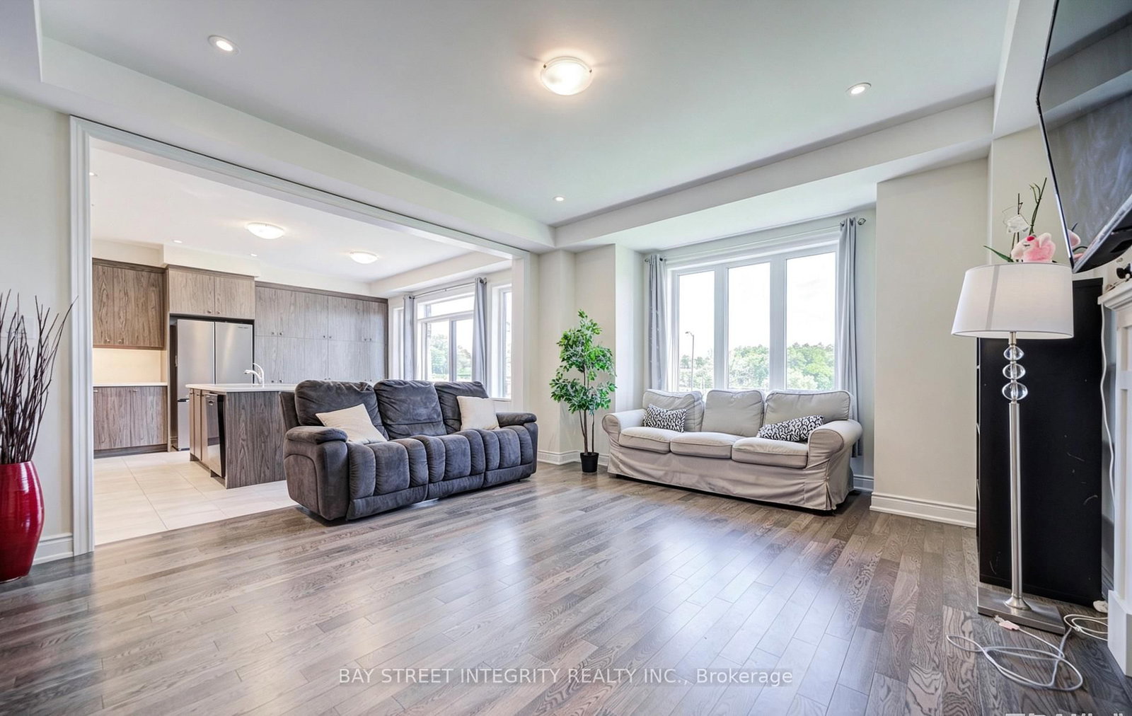 41 Kenneth Rogers Crescent • East Gwillimbury, ON photo 6