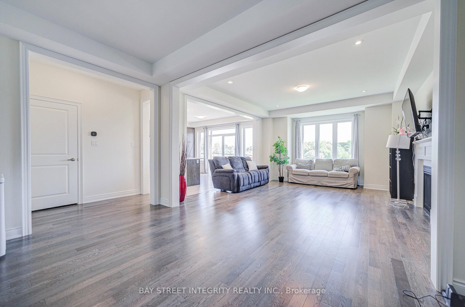 41 Kenneth Rogers Crescent • East Gwillimbury, ON photo 8