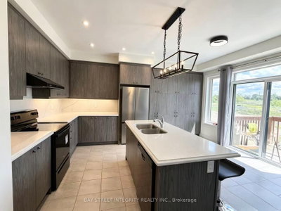 41 Kenneth Rogers Crescent • East Gwillimbury, ON photo 9