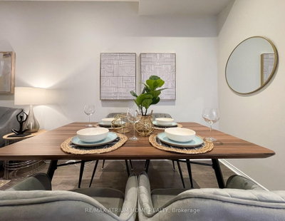 45 Madison Heights Boulevard • Markham, ON photo 4
