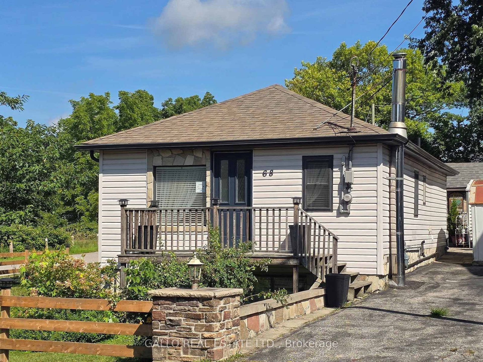 68 Valley Road • Whitchurch-Stouffville, ON photo 1