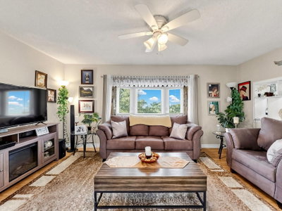 68 Valley Road • Whitchurch-Stouffville, ON photo 6