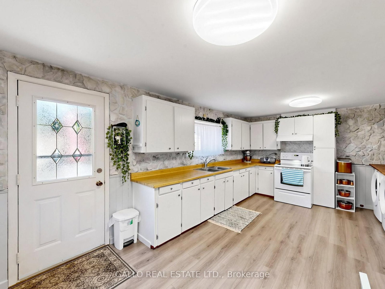 68 Valley Road • Whitchurch-Stouffville, ON photo 8