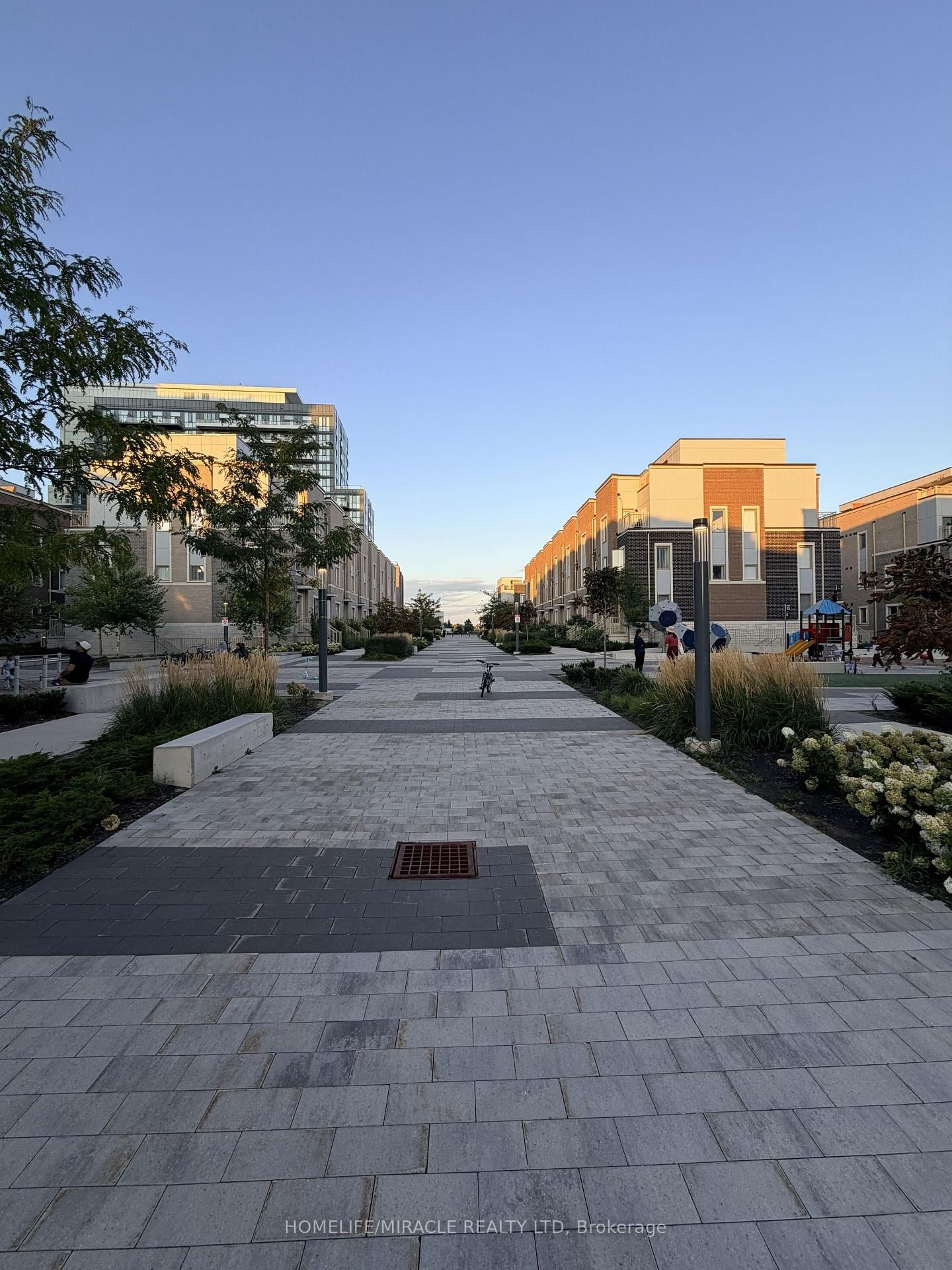 31 Honeycrisp Crescent • #68 • Vaughan, ON photo 16