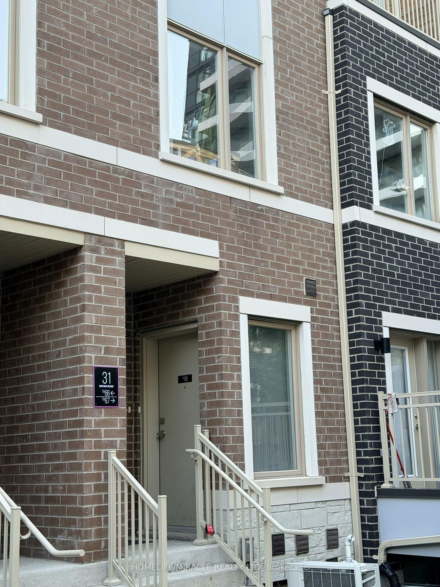 31 Honeycrisp Crescent • #68 • Vaughan, ON photo 2