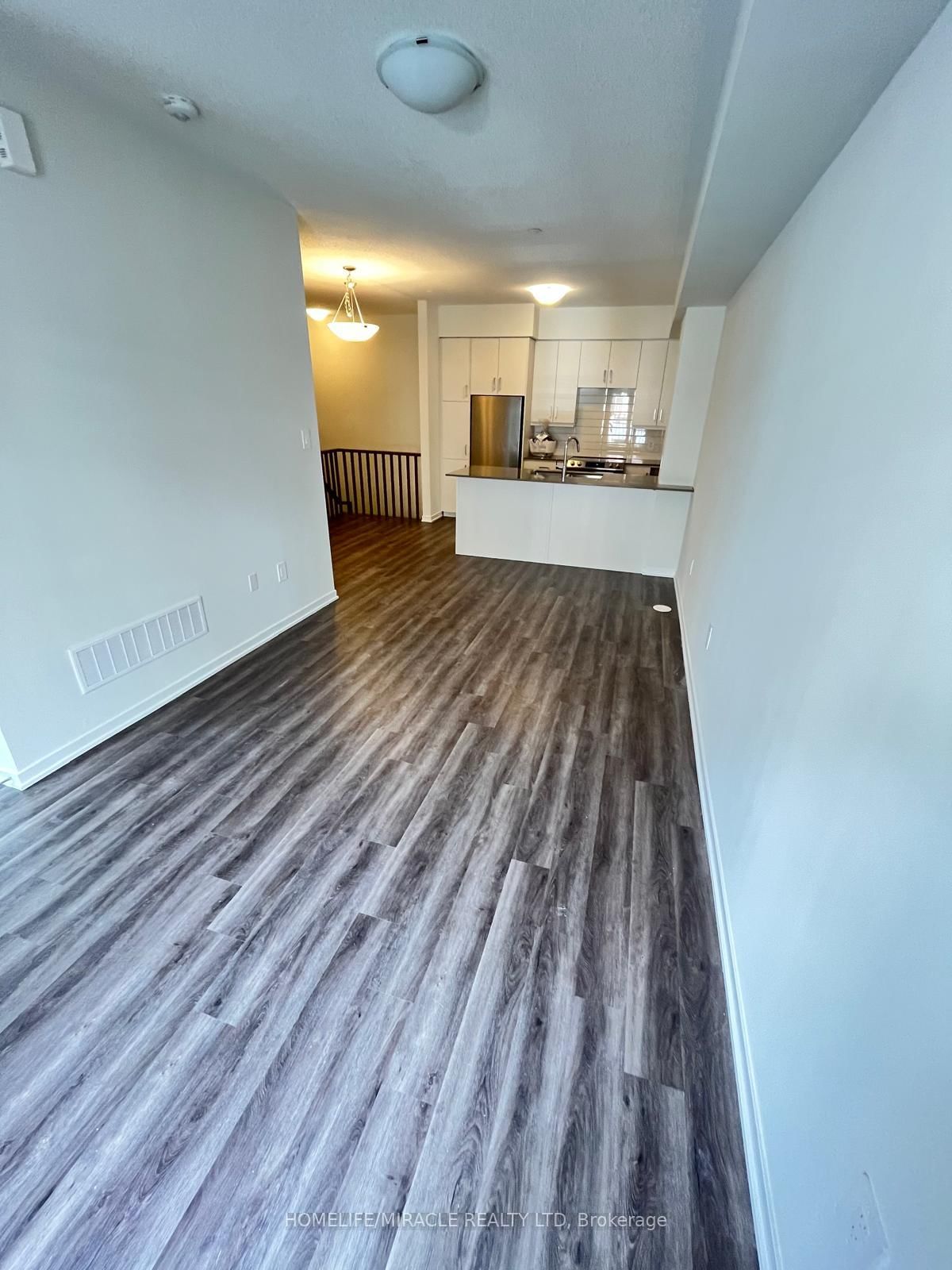 31 Honeycrisp Crescent • #68 • Vaughan, ON photo 4