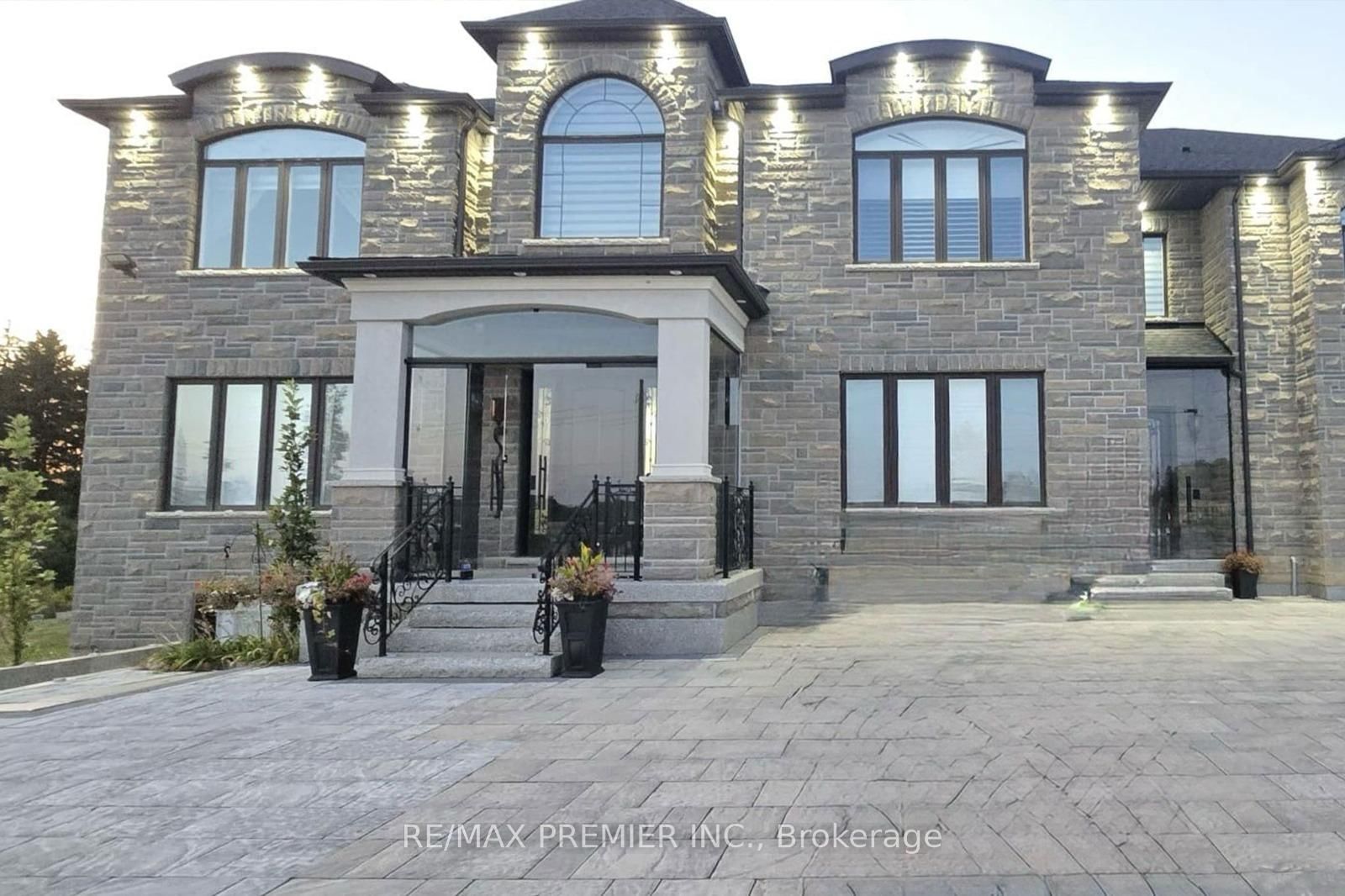 2180 King Vaughan Road • Vaughan, ON photo 2