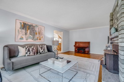 45 Aitken Circle • Markham, ON photo 9