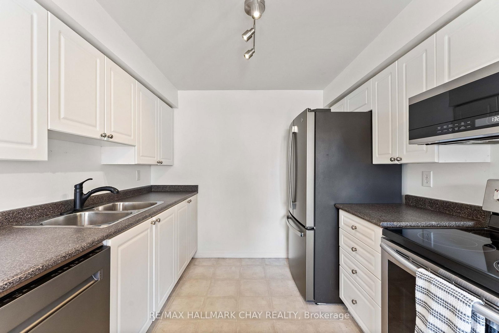 2035 Swan Street • Innisfil, ON photo 12