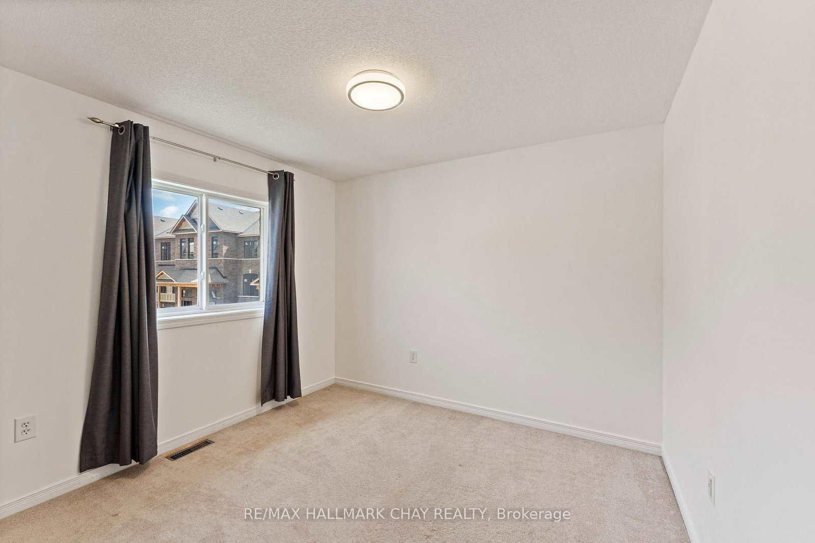 2035 Swan Street • Innisfil, ON photo 16