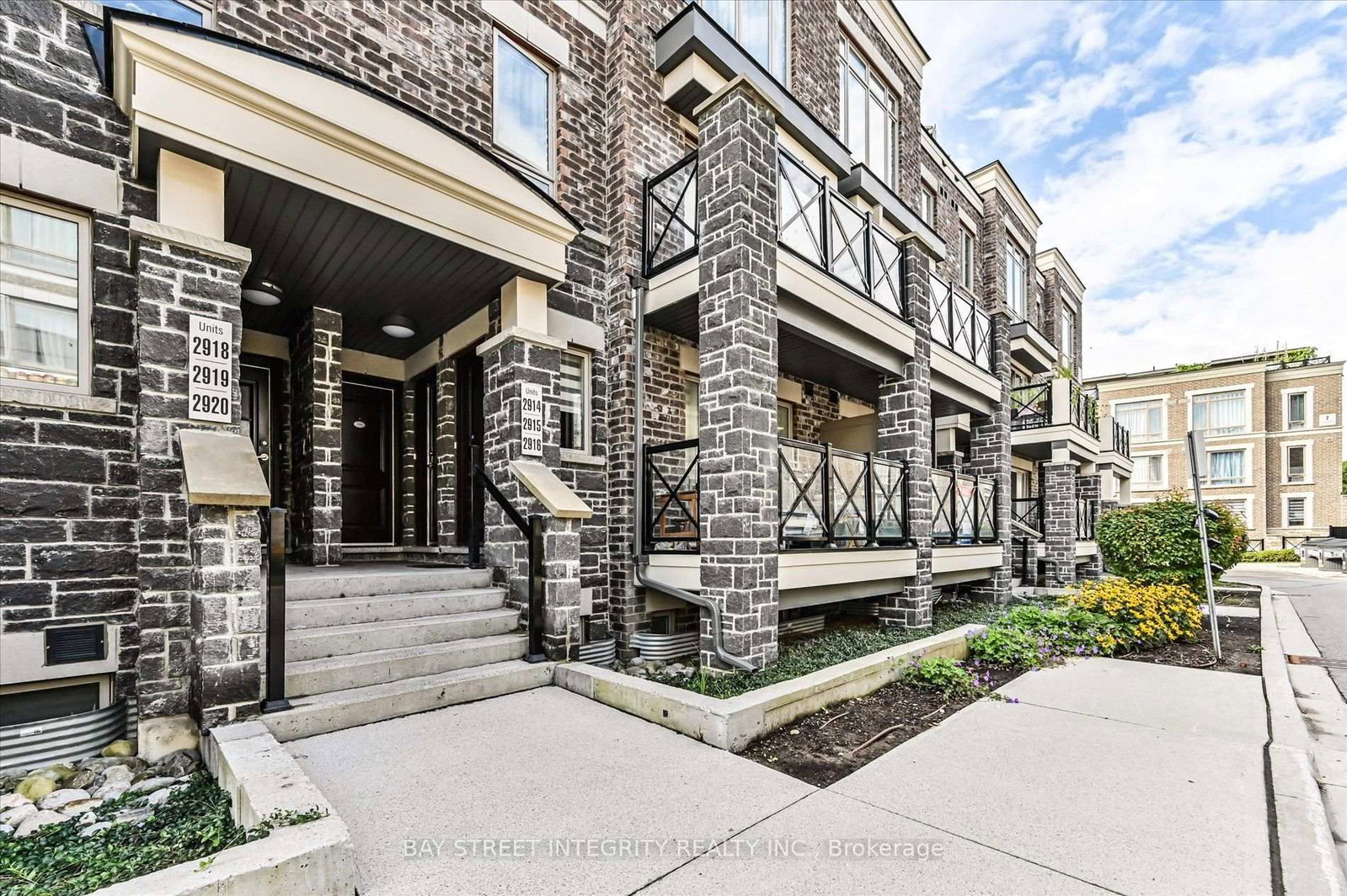 15 Westmeath Lane • #2916 • Markham, ON photo 3