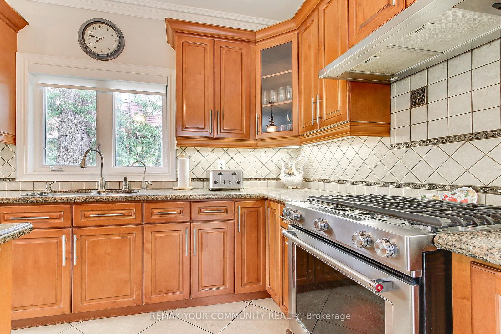 30 ELM GROVE Avenue • Richmond Hill, ON photo 13