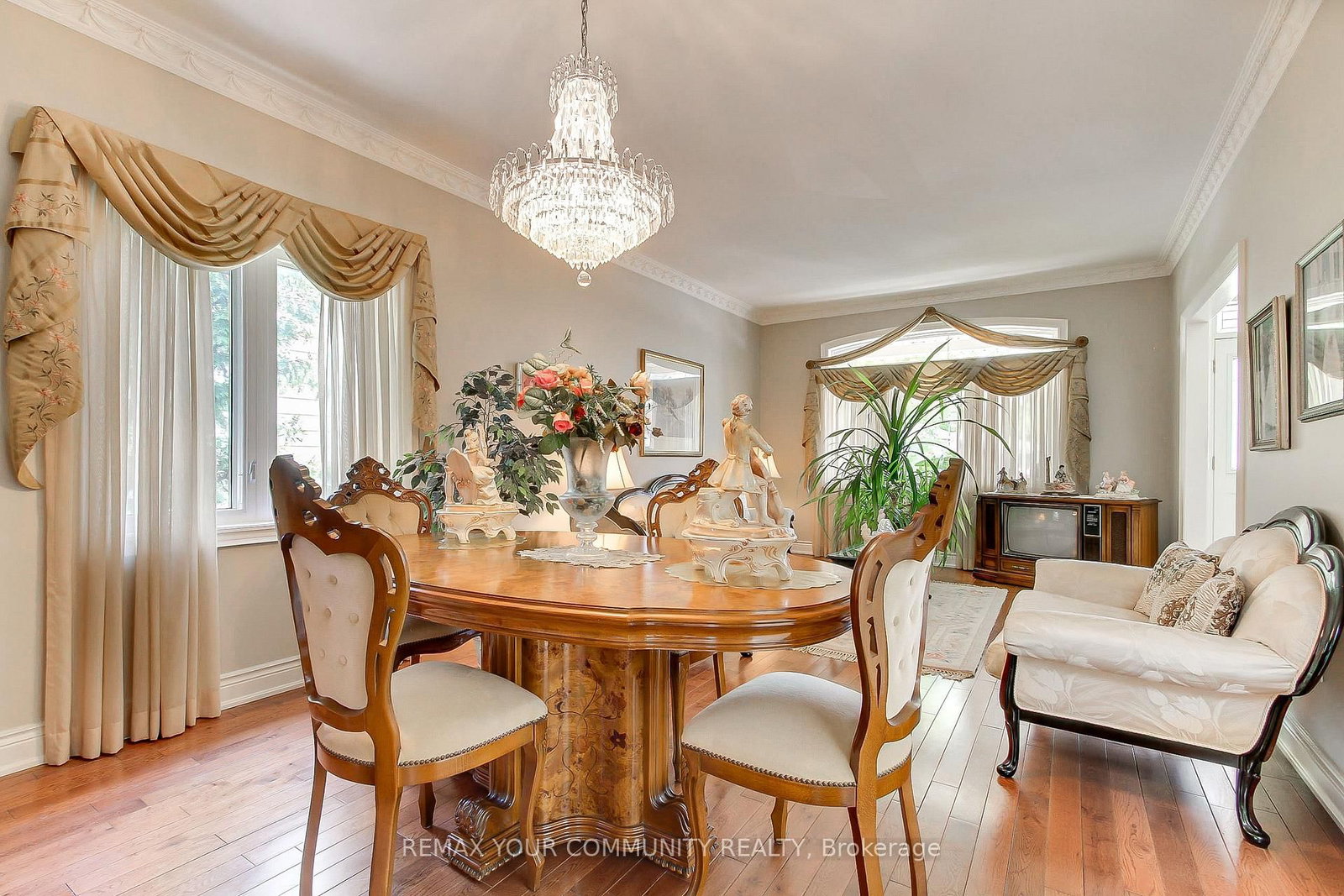 30 ELM GROVE Avenue • Richmond Hill, ON photo 18