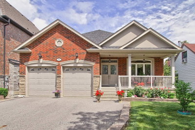 30 ELM GROVE Avenue • Richmond Hill, ON photo 2