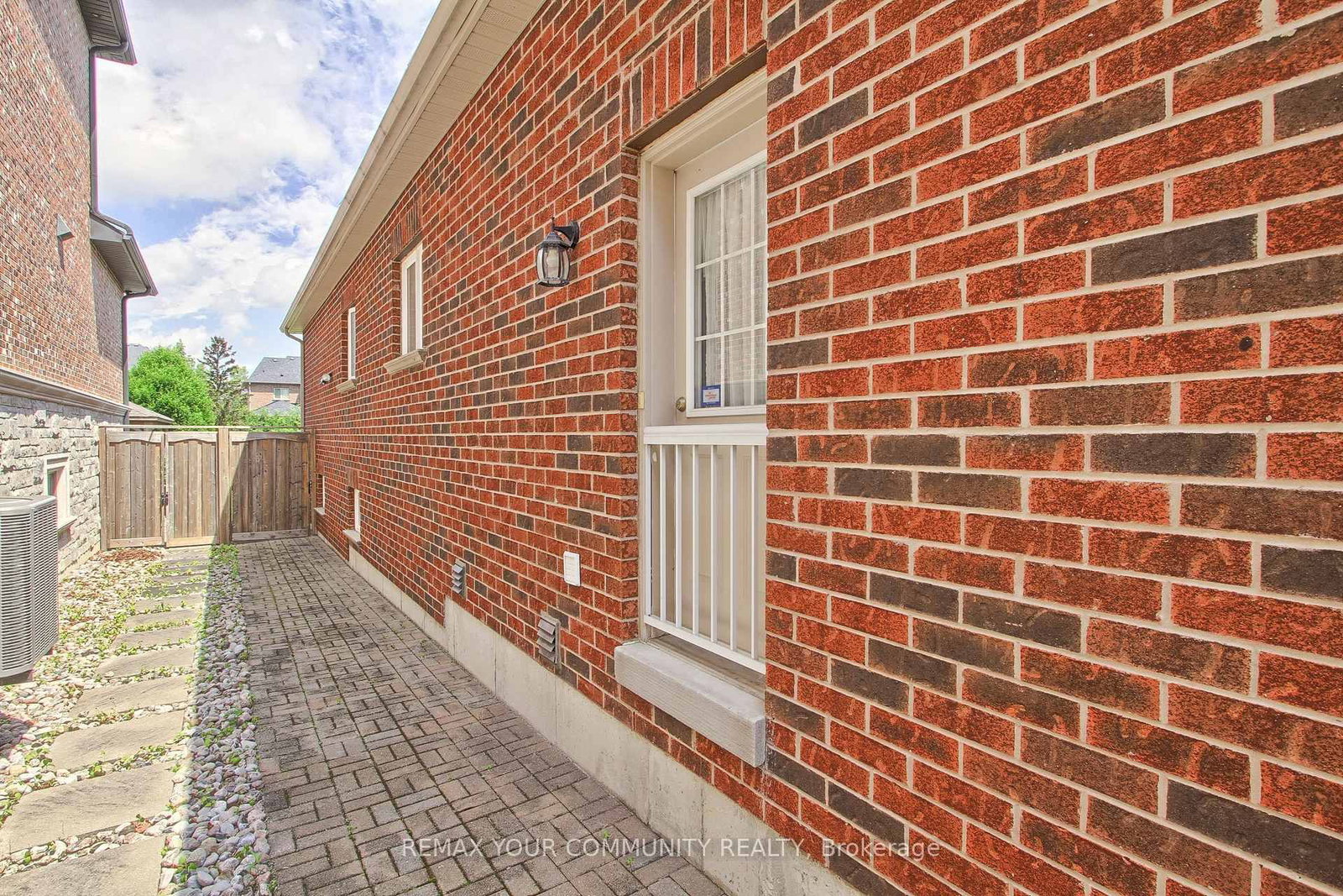 30 ELM GROVE Avenue • Richmond Hill, ON photo 35