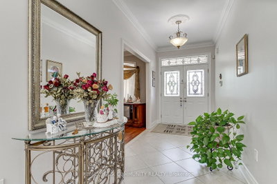 30 ELM GROVE Avenue • Richmond Hill, ON photo 4