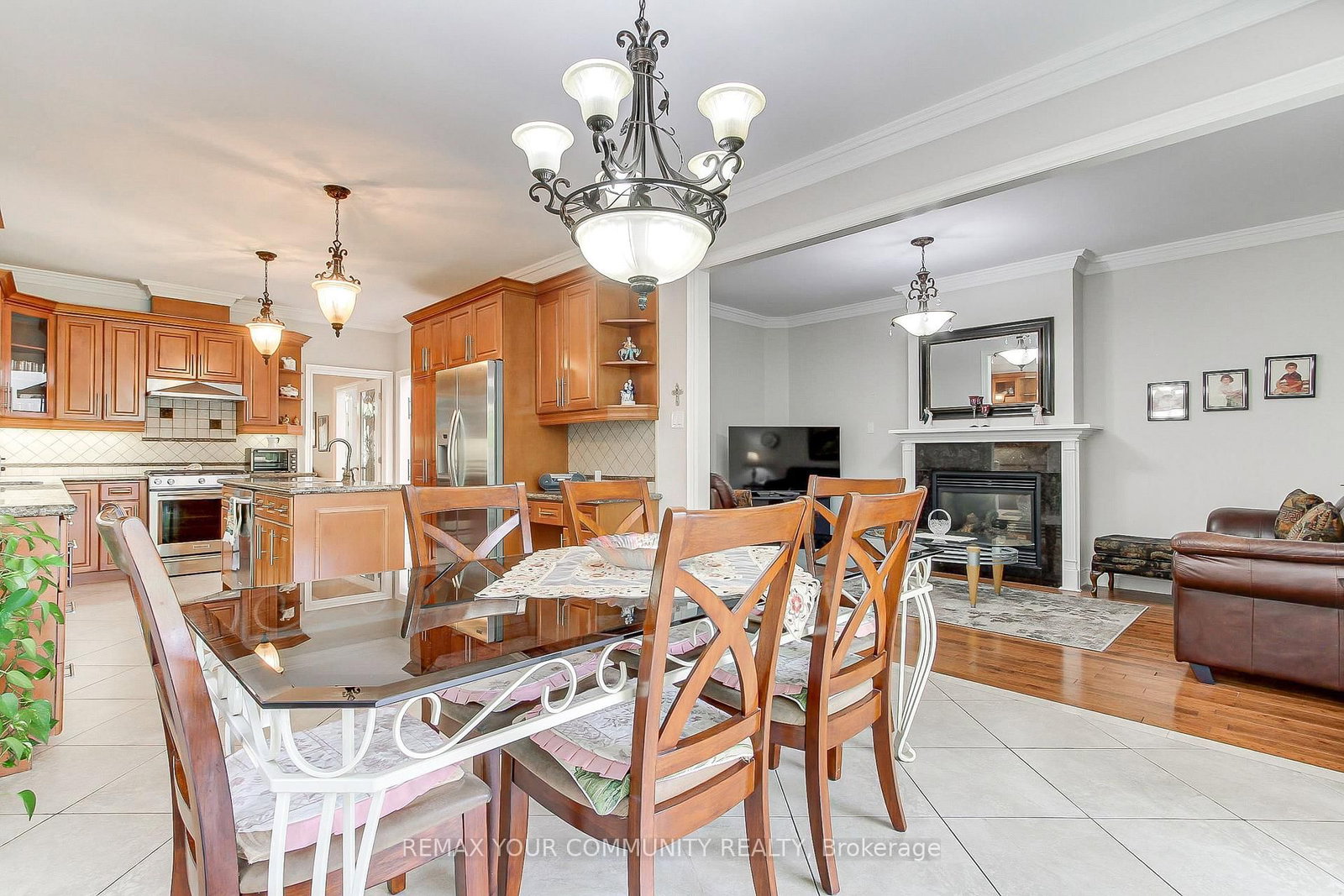 30 ELM GROVE Avenue • Richmond Hill, ON photo 8